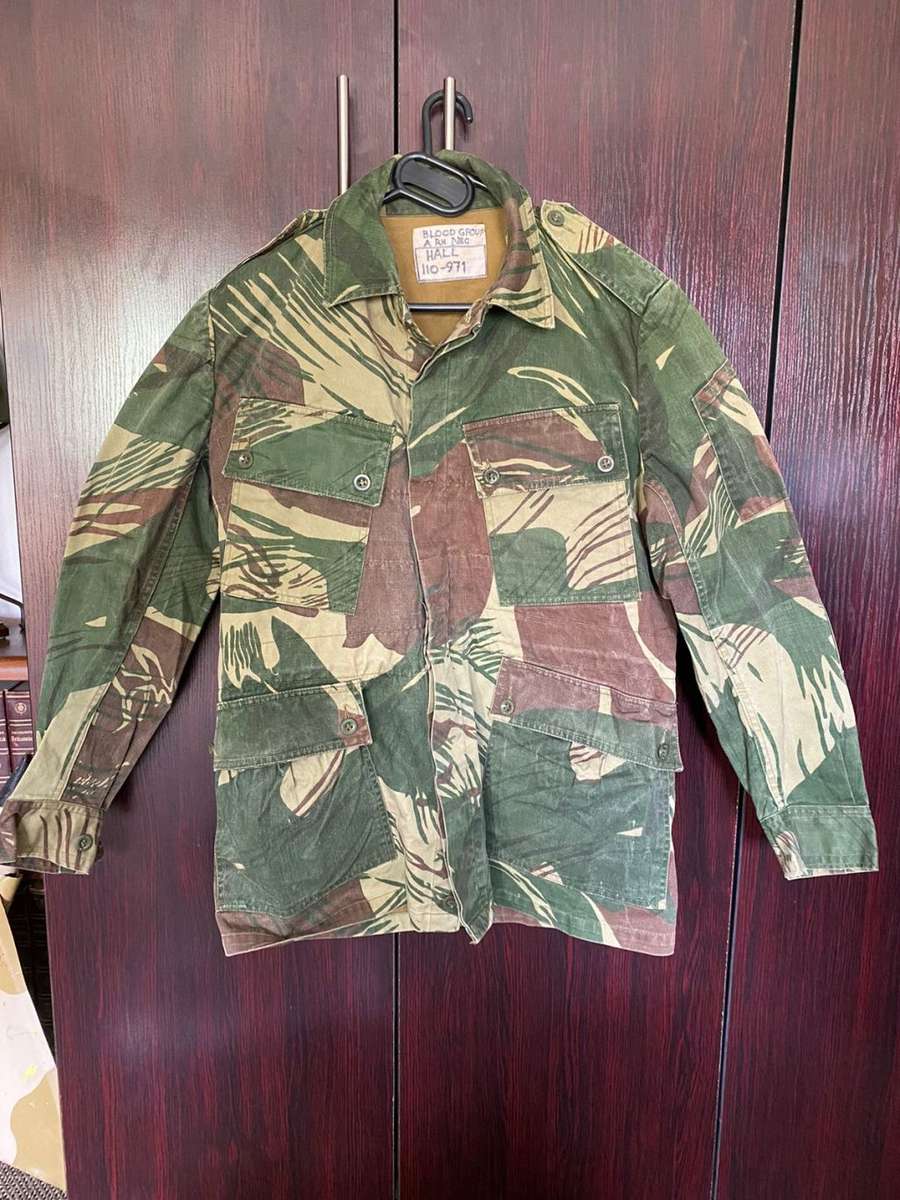 RHODESIAN CAMO JACKET,LABELLED AND NAMED TO HALL 110-971-BLOOD GROUP A RH NEG.-SIZE MEDIUM TO LARGE-