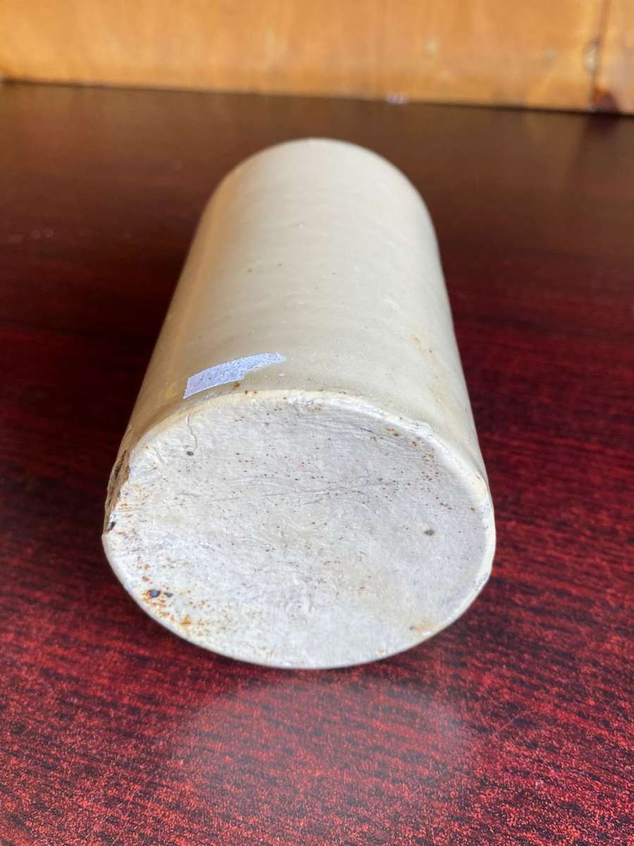 VERY SCARCE HEARLE & CO-EAST LONDON GINGER BEER BOTTLE IN VERY GOOD CONDITION,WITHOUT ANY DAMAGE