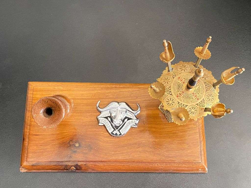 32 BATTALION,OFFICERS PEN HOLDER WITH 6 ENVELOPE OPENERS-THE CAP BADGE ON BASE IS ORIGINAL-BASE MEAS