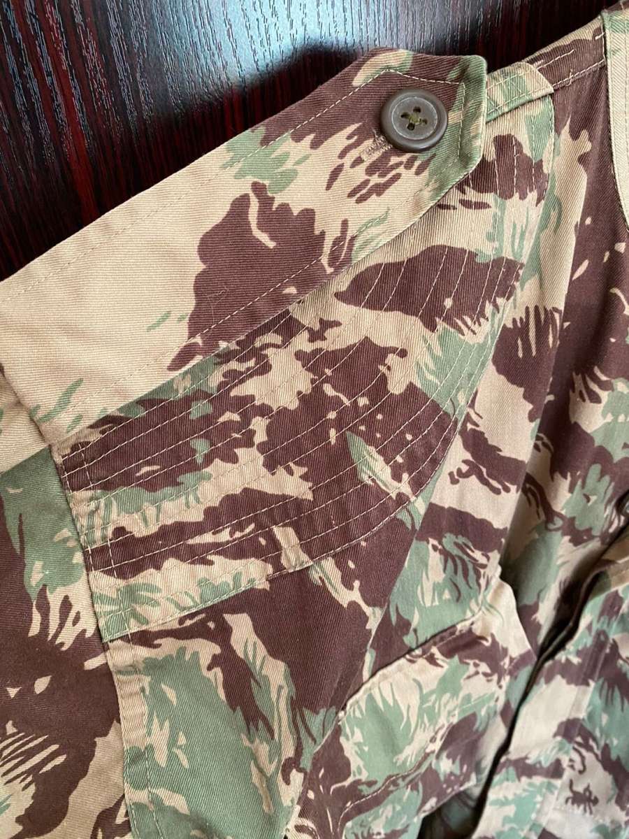 ORIGINAL PERIOD ITEM, FRELIMO 1970`S LIZARD PATTERN (WINTER) CAMO JACKET SIZE XTRA LARGE-MEASURES 74