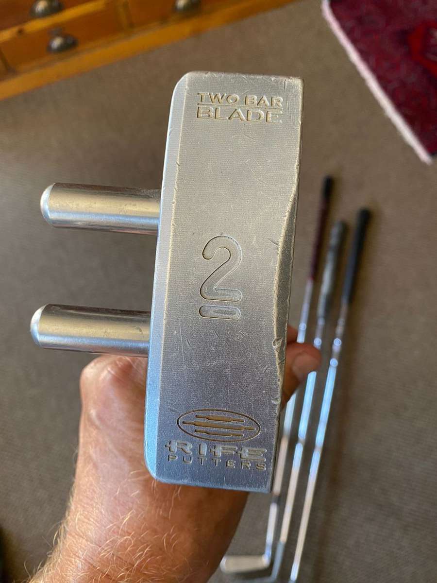 A SELECTION OF 4 PUTTERS- SOLD TOGETHER