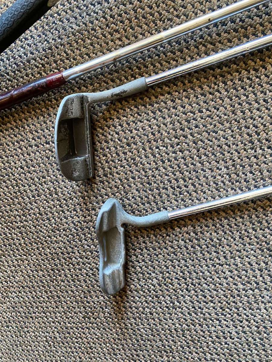 A SELECTION OF 4 PUTTERS- SOLD TOGETHER
