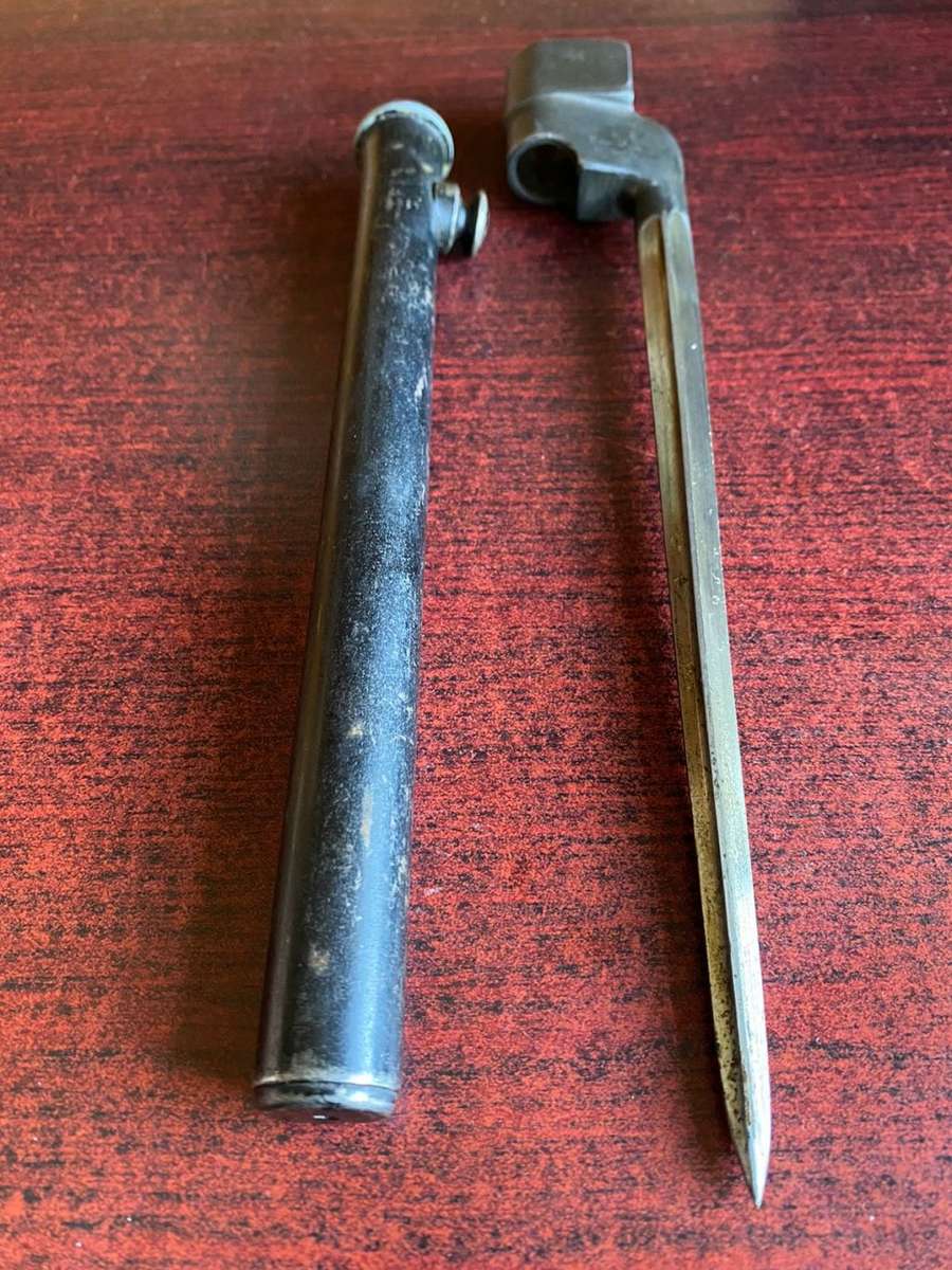 .303 NO 4 MK1-ONLY MADE BY SINGER FROM THERE THE S.M. FACTORY MARKINGS ON THE SOCKET-BOTH BAYONET AN