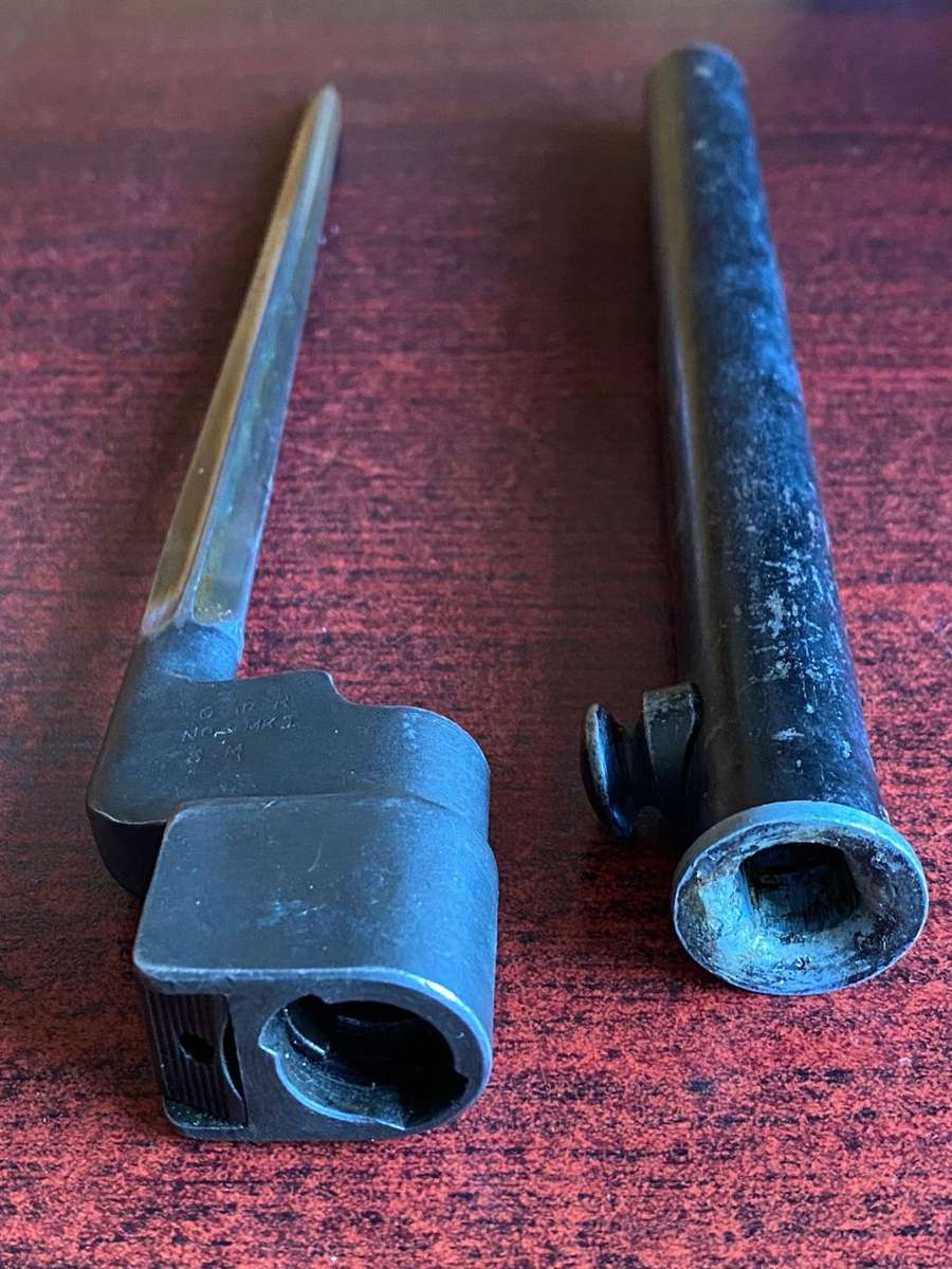 .303 NO 4 MK1-ONLY MADE BY SINGER FROM THERE THE S.M. FACTORY MARKINGS ON THE SOCKET-BOTH BAYONET AN
