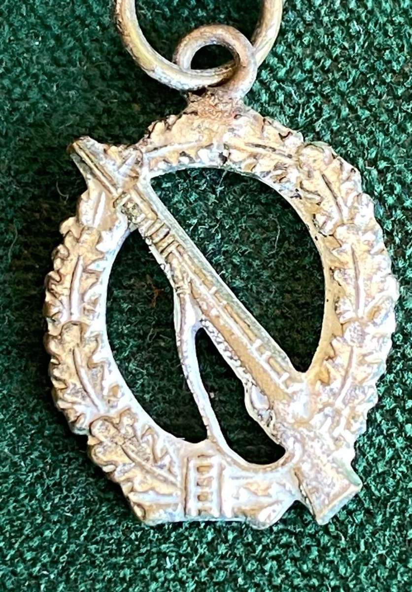 MINIATURE WW2 GERMAN MEDAL GROUPS-ORIGINAL-EK 2/WOUND BADGE AND CLOSE COMBAT