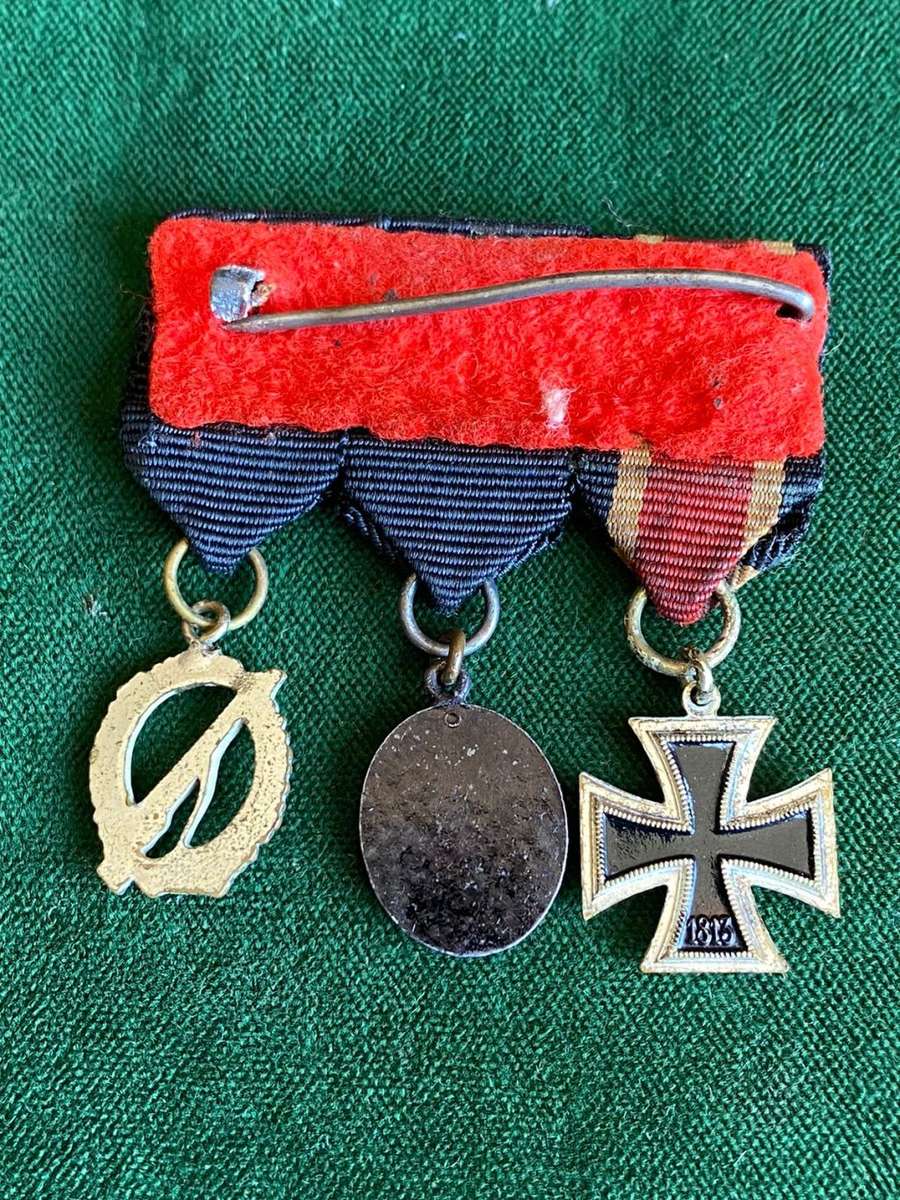MINIATURE WW2 GERMAN MEDAL GROUPS-ORIGINAL-EK 2/WOUND BADGE AND CLOSE COMBAT
