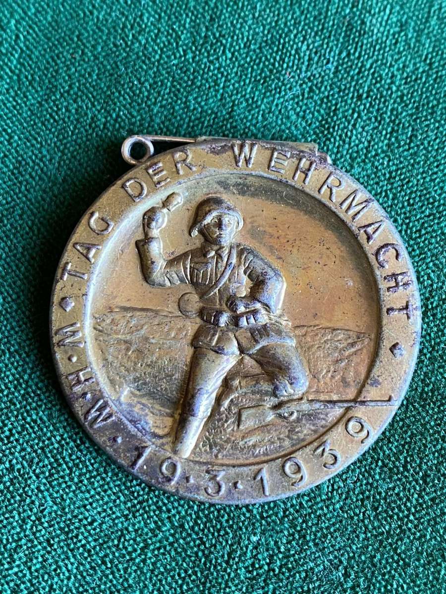 GERMAN TINNY BADGE-STICK PIN INTACT-DIAMETER 36 MM