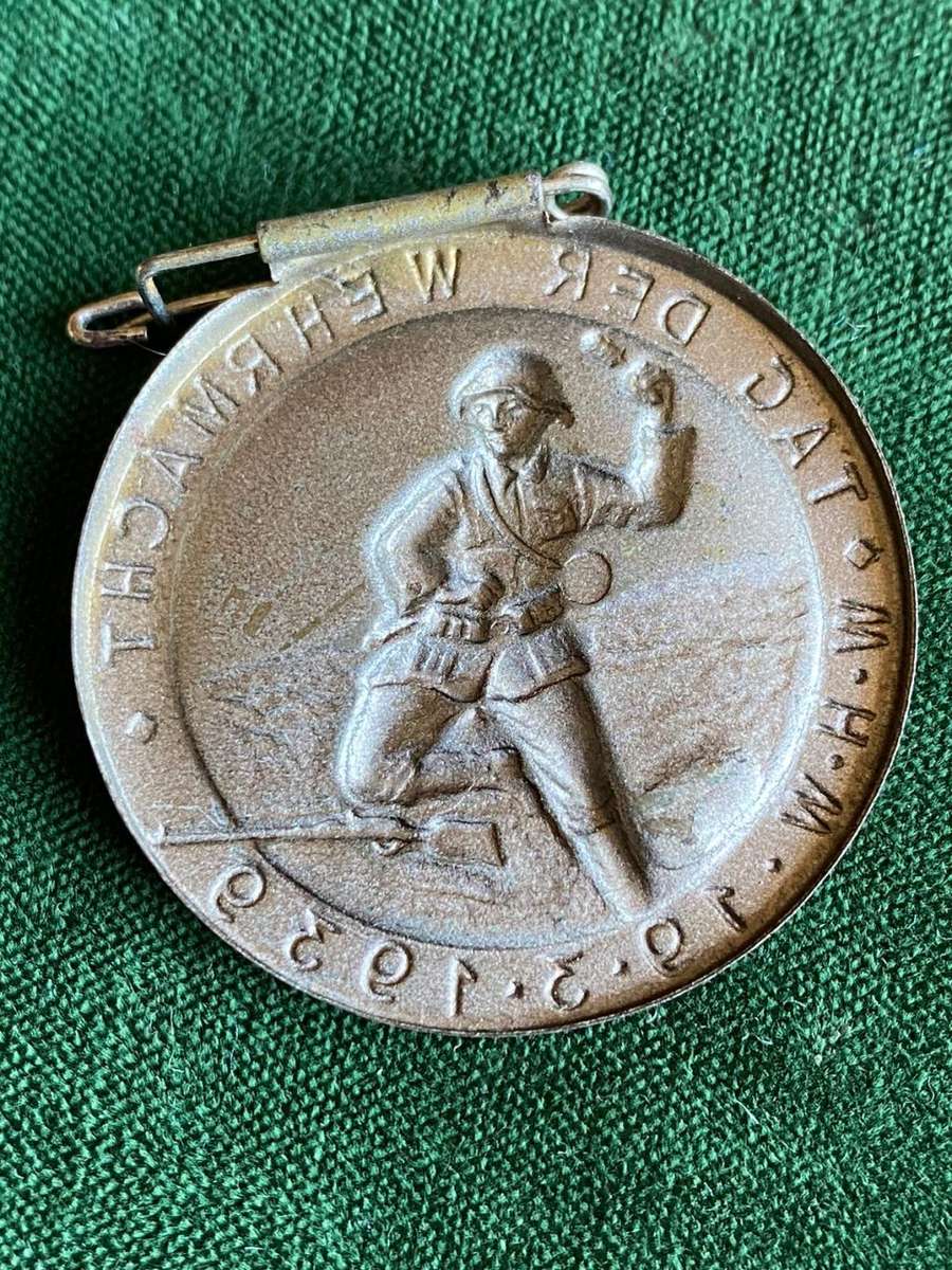 GERMAN TINNY BADGE-STICK PIN INTACT-DIAMETER 36 MM