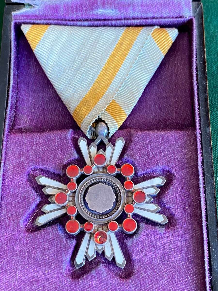 JAPAN ORDER OF THE SACRET TREASURE ESTABLISHED IN 1888-BOXED -SCARCE