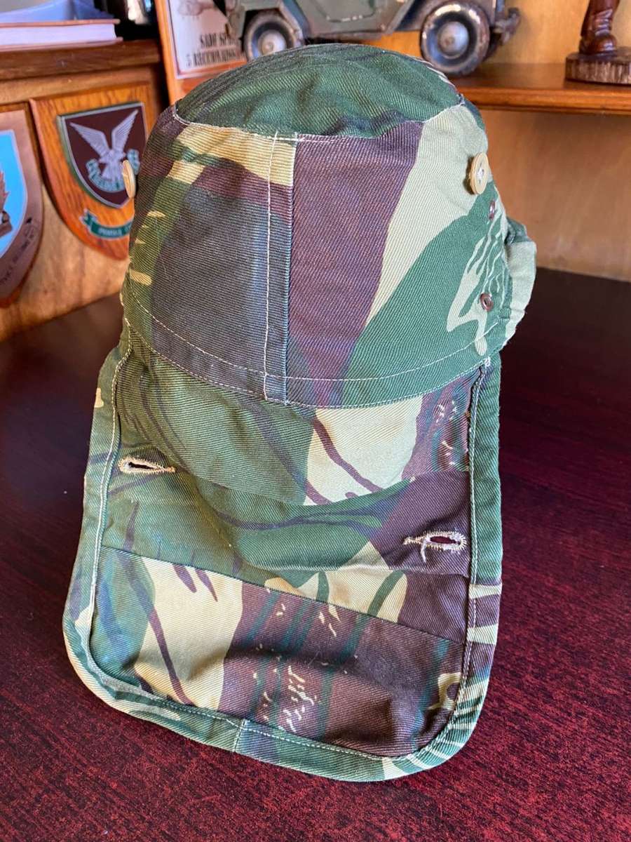 ORIGINAL RHODESIAN CAMO FLAP CAP-SIZE 57-THE CAP IS IN VERY GOOD CONDITION-ALMOST UNWORN
