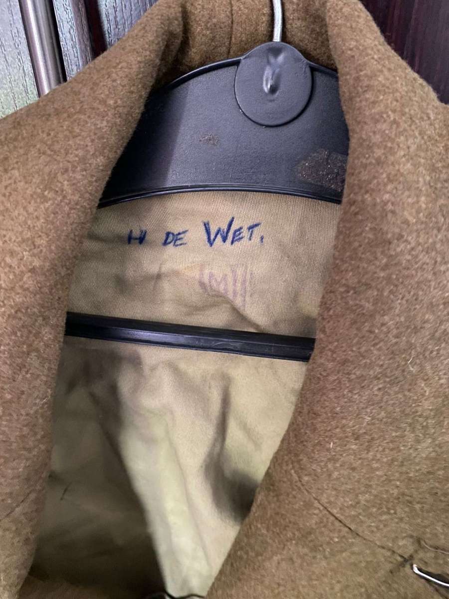 GREAT COAT(AAPJAS)WITH PLASTIC BUTTONS-SIZE MEDIUM-MEASURES 54CM ARMPIT TO ARMPIT-GOOD CONDITION