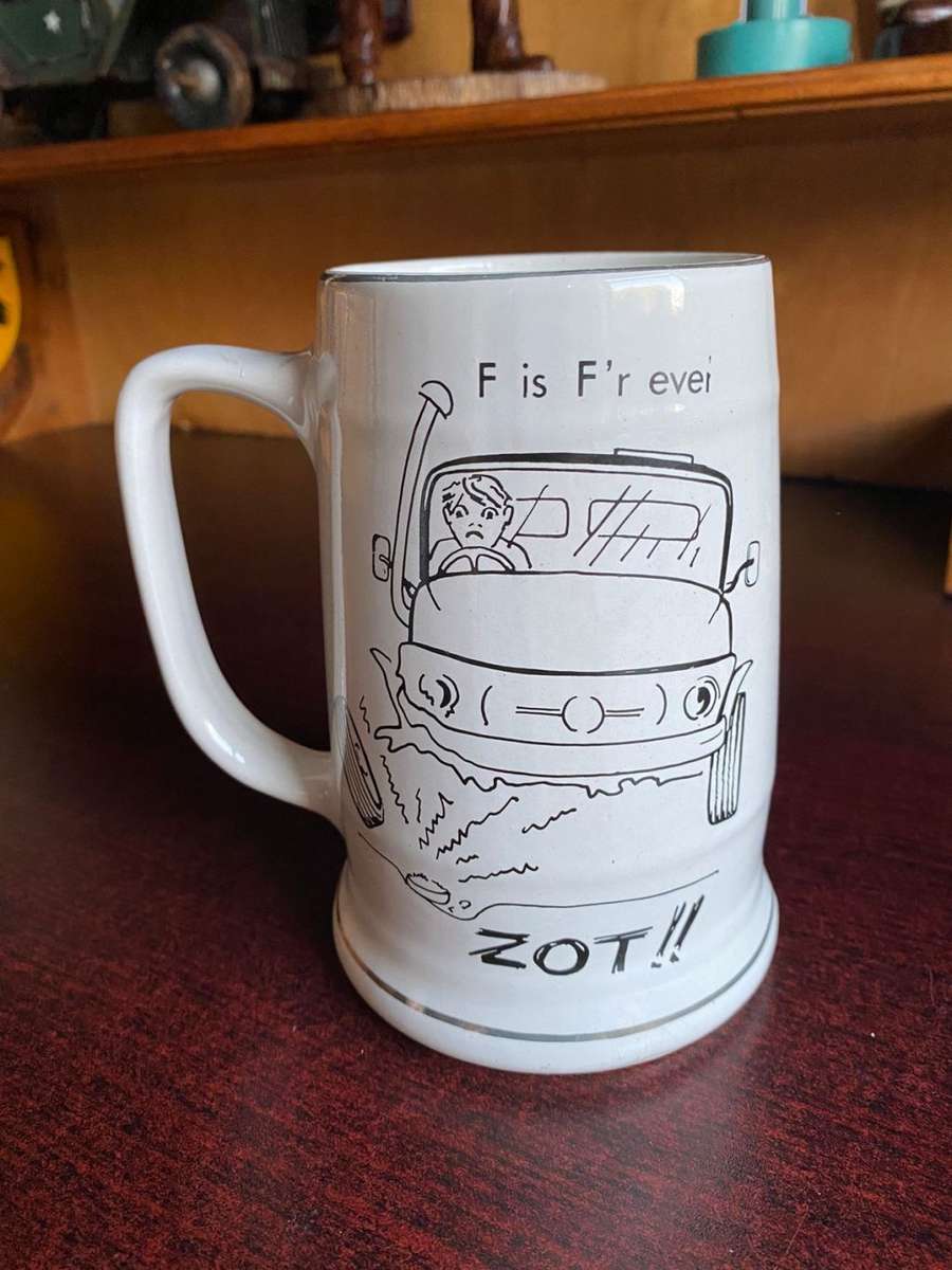 RHODESIA REGIMENT F COY MUG-NORBEL POTTERIES MAKERS STAMP-HEIGHT 15CM-GOOD CONDITION WITH NO DAMAGE