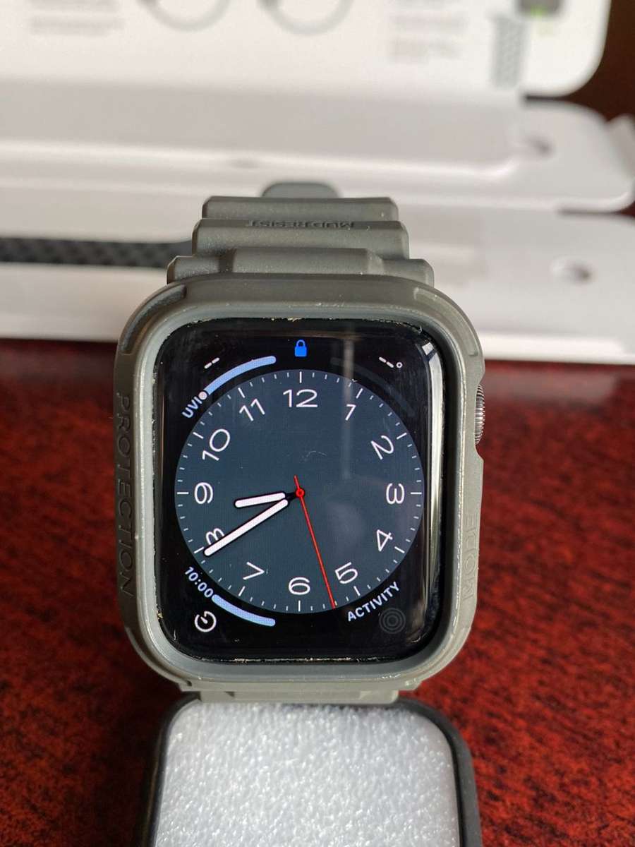 APPLE WATCH SERIOUS 6 44MM GPS-GOOD WORKING CONDITION WITH LOTS OF EXTRAS-COMES WITH ORIGINAL BOX