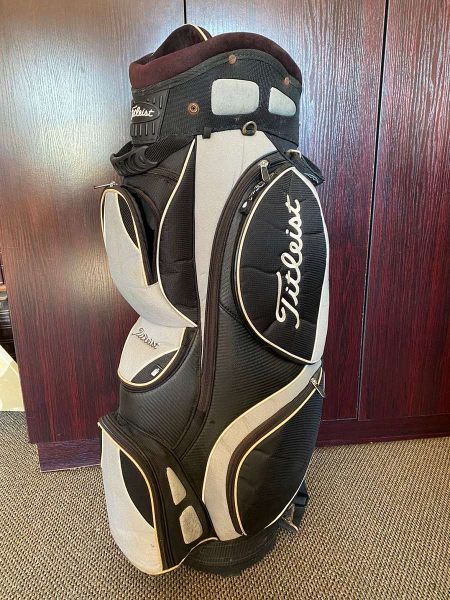 TITLEIST GOLF BAG,two zips damaged