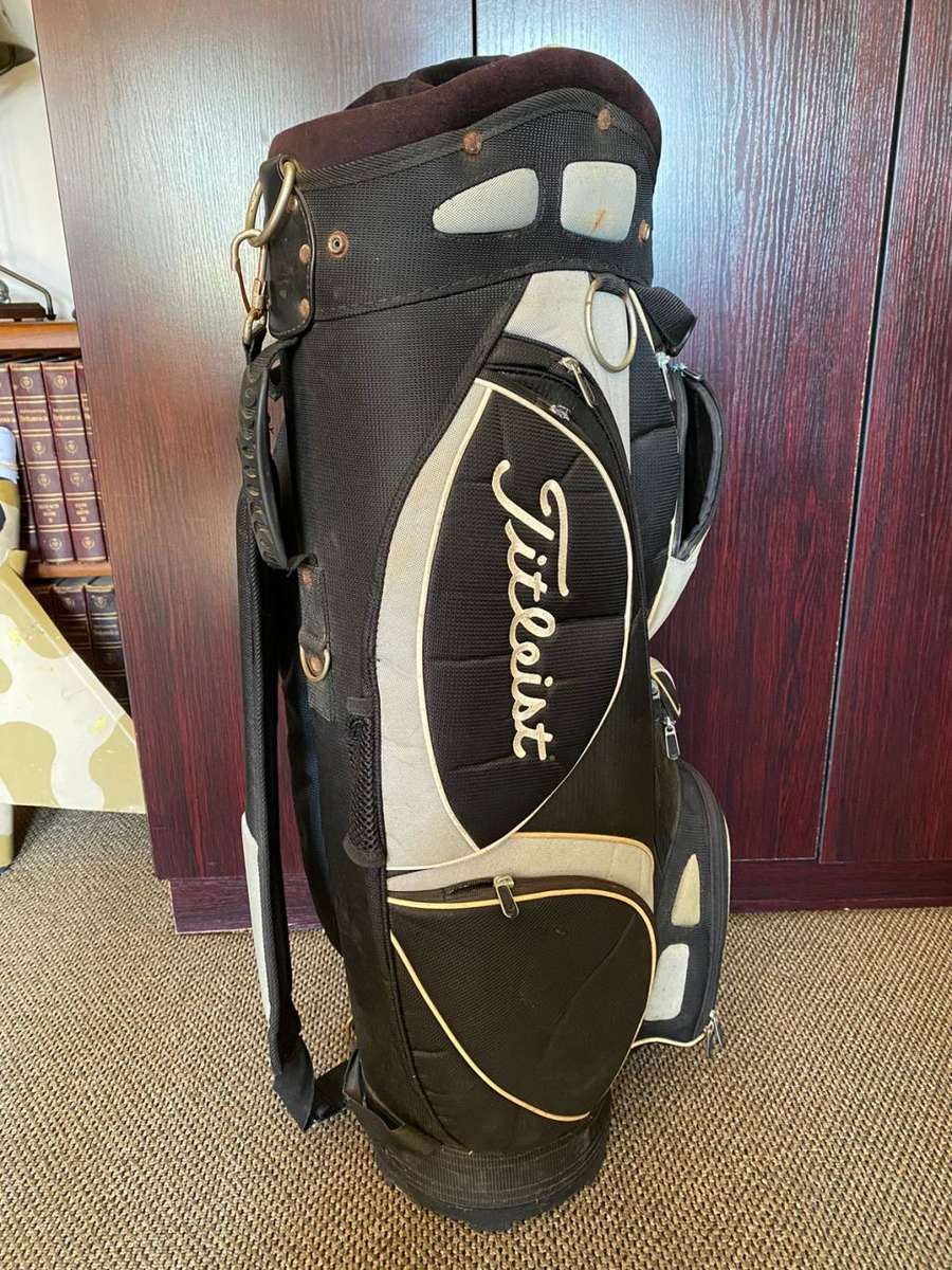TITLEIST GOLF BAG,two zips damaged