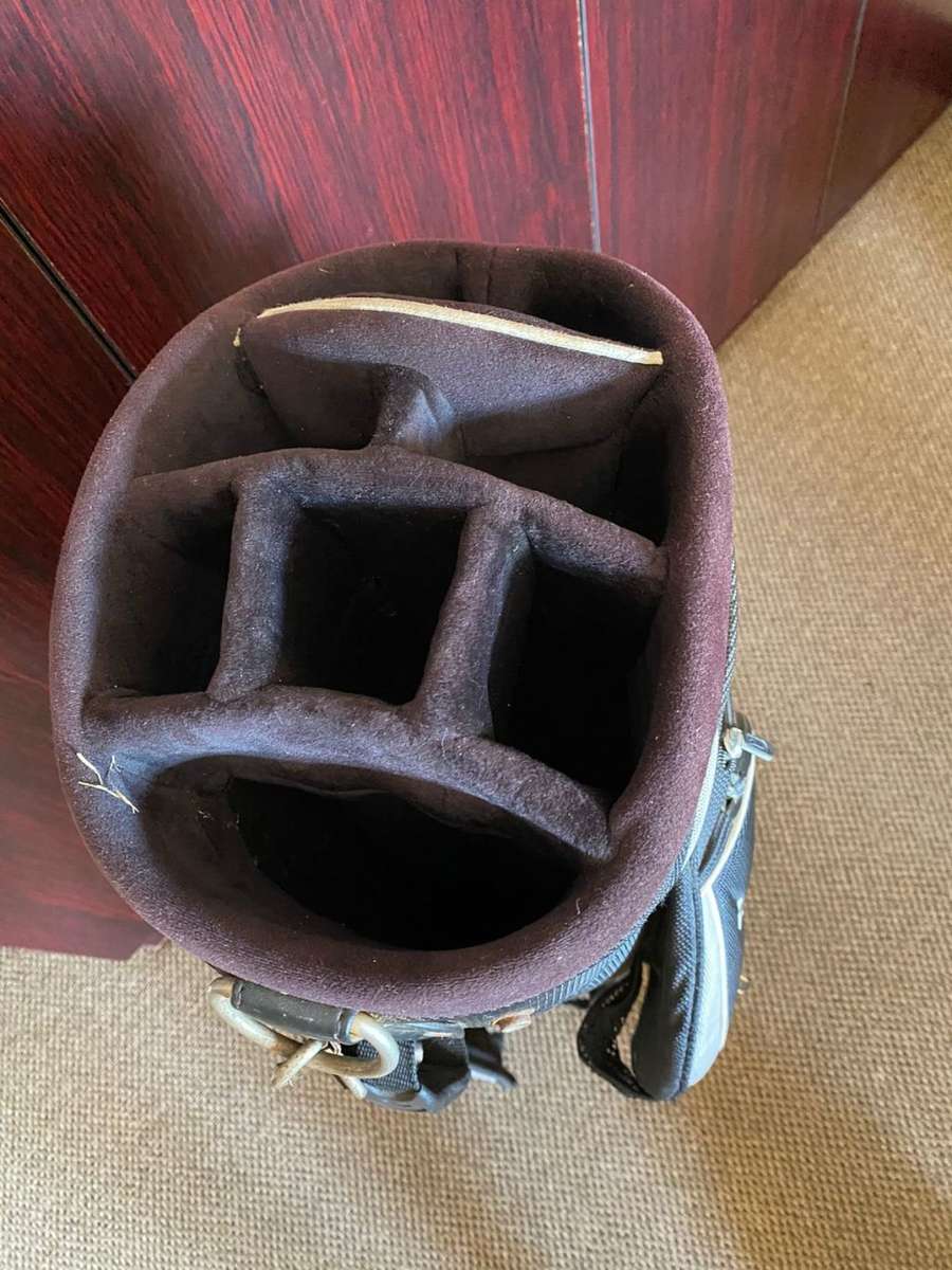 TITLEIST GOLF BAG,two zips damaged