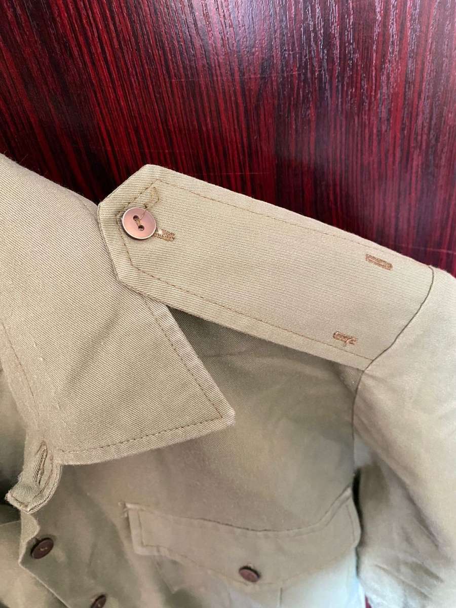 RHODESIAN OLIVE GREEN SHORT SLEEVE SHIRT-SIZE MEDIUM -MEASURES 55CM ARMPIT TO ARMPIT-STATESMAN MAKER