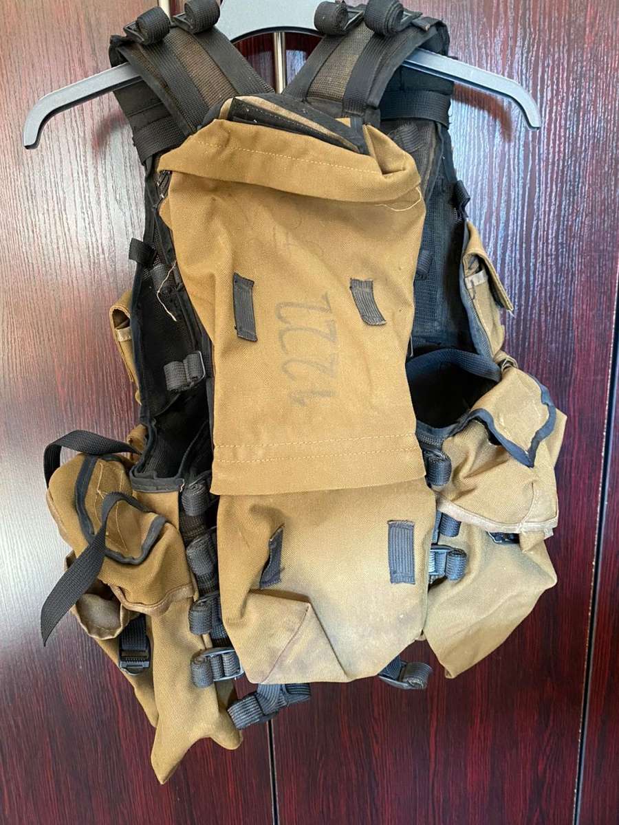 PATTERN 83 BATTLE JACKET,LABELLED AND DATED 1994-VERY GOOD AND COMPLETE CONDITION WITH ALL CLIPS AN
