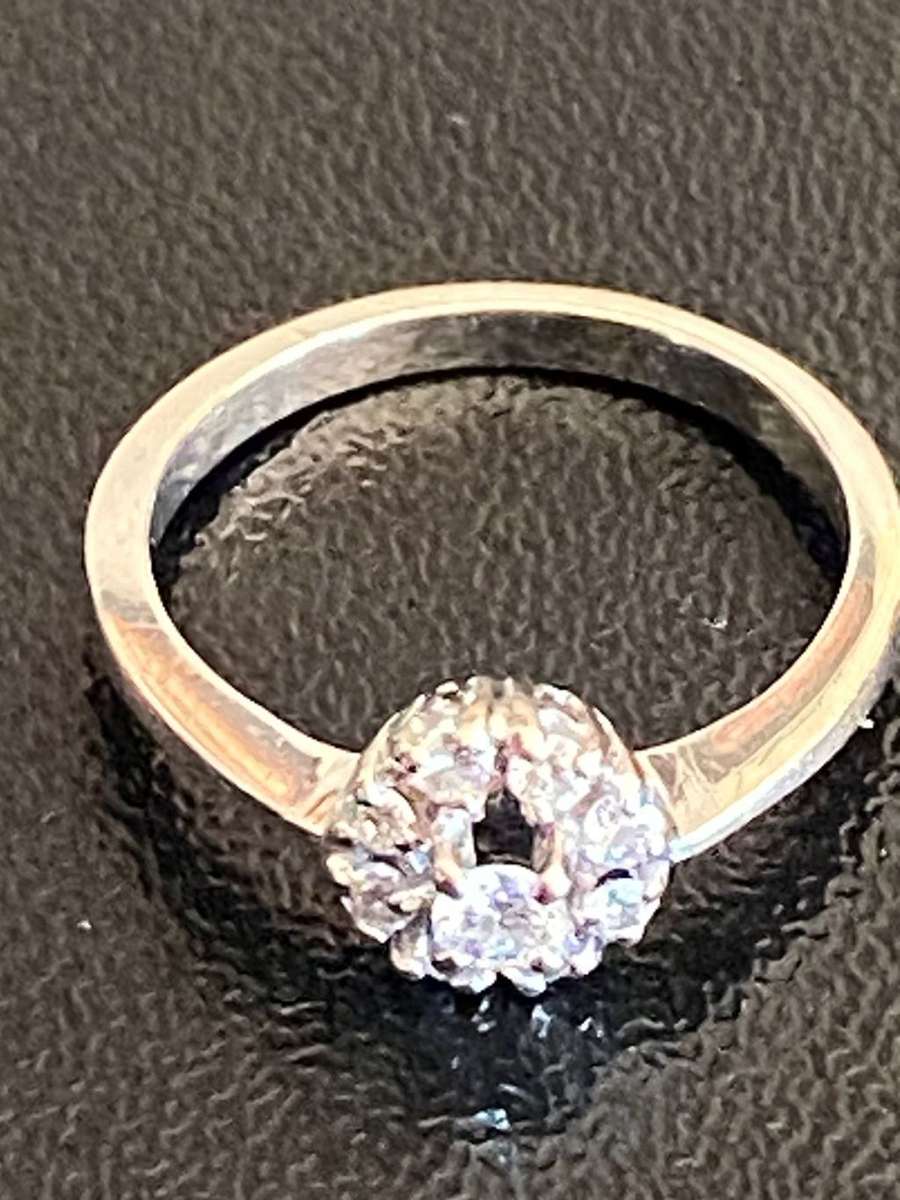 SOLID WHITE GOLD RING WITH 10 DIAMONDS-TOTAL WEIGHT 2,4G-RING SIZE JUST SMALL OF I