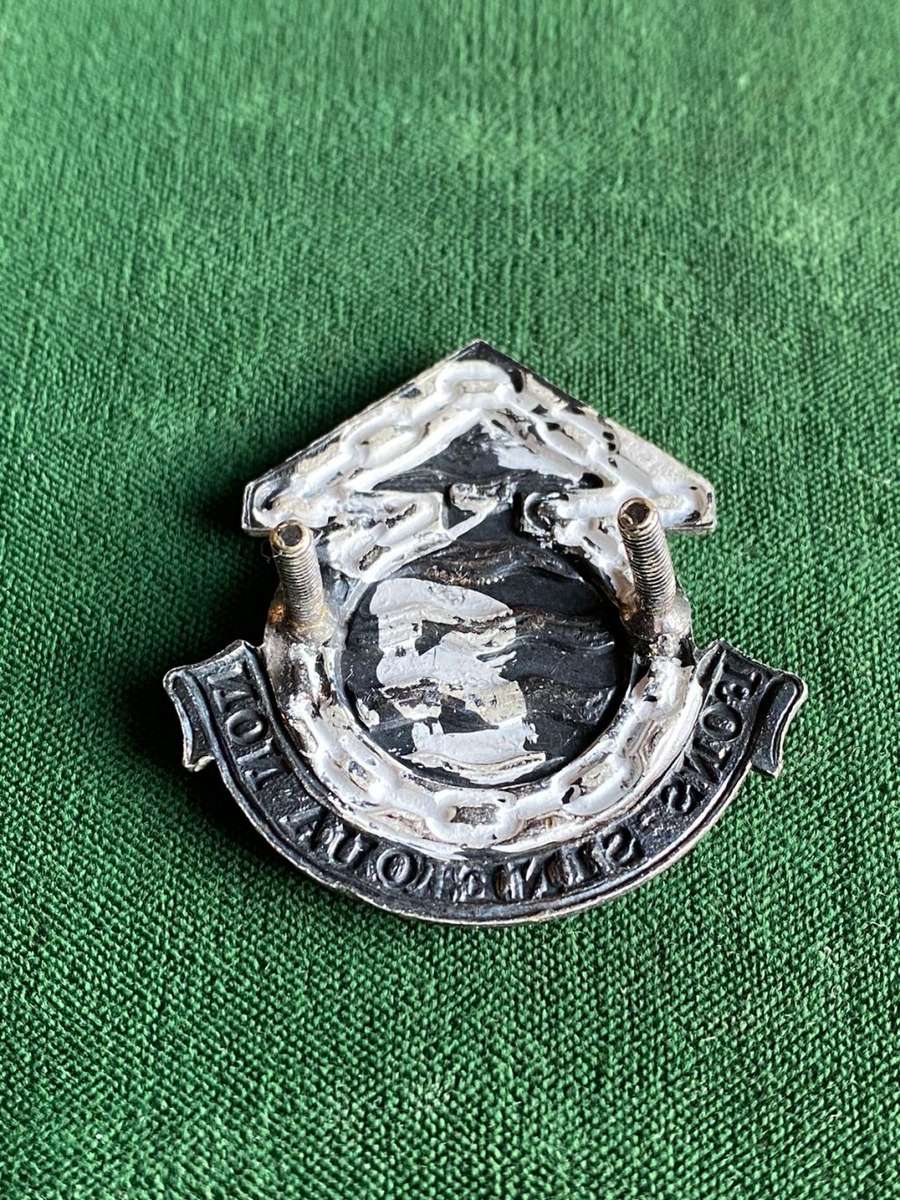 ORDNANCE SERVICES CORPS,CHROME AND ENAMEL CAP BADGE-APPROVED IN 1977-FIRST TYPE-2X SCREW LUGS