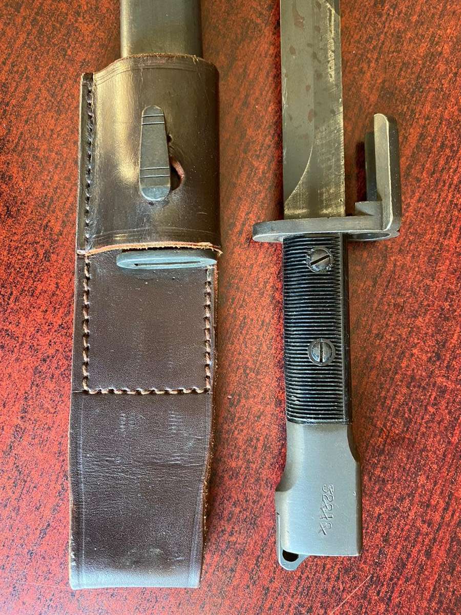 PLASTIC GRIPPED FN FAL TYPE A (1953) BAYONET WITH METAL SCABBARD AND LEATHER FROG IN NEAR MINT CONDI