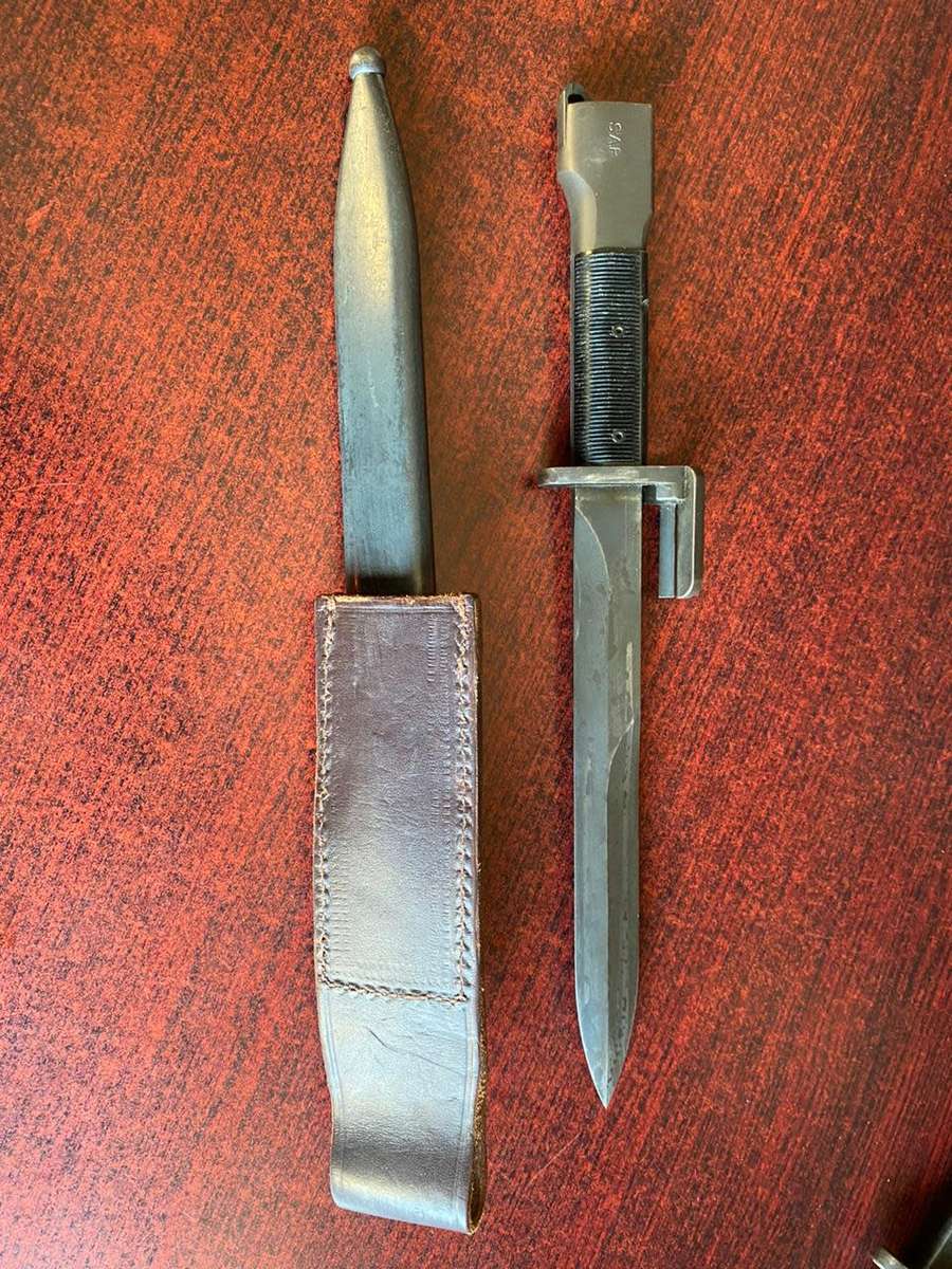 PLASTIC GRIPPED FN FAL TYPE A (1953) BAYONET WITH METAL SCABBARD AND LEATHER FROG IN NEAR MINT CONDI