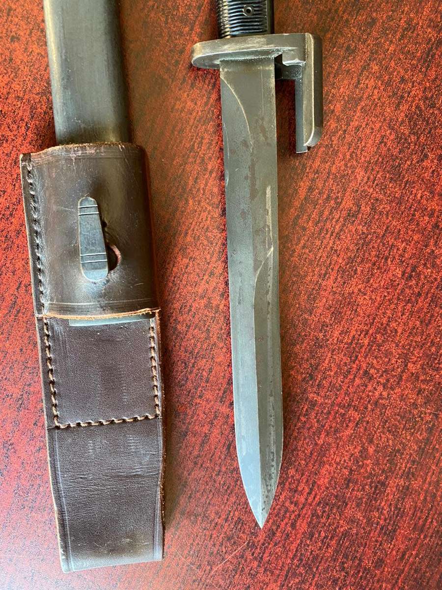 PLASTIC GRIPPED FN FAL TYPE A (1953) BAYONET WITH METAL SCABBARD AND LEATHER FROG IN NEAR MINT CONDI