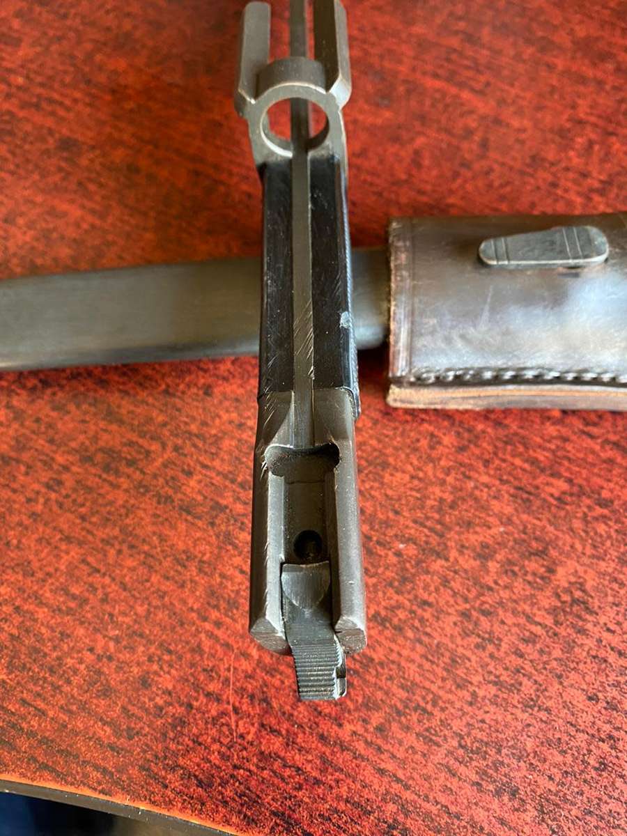 PLASTIC GRIPPED FN FAL TYPE A (1953) BAYONET WITH METAL SCABBARD AND LEATHER FROG IN NEAR MINT CONDI