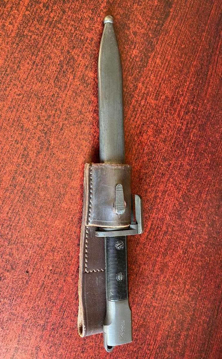 PLASTIC GRIPPED FN FAL TYPE A (1953) BAYONET WITH METAL SCABBARD AND LEATHER FROG IN NEAR MINT CONDI