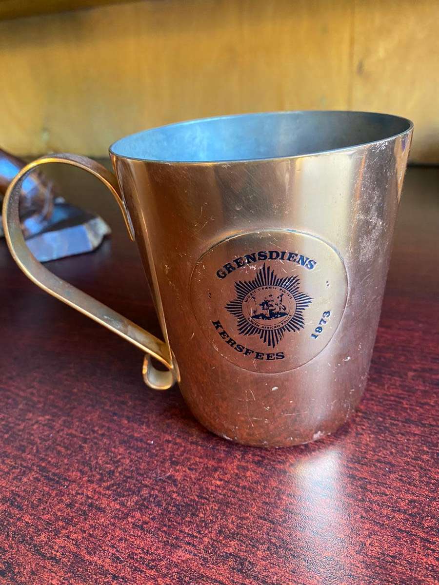 POLICE COPPER MUG FROM THE 1973 RHODESIA CAMPAIGN WITH SPECIFIC MARKINGS AND DATES-HEIGHT 10,5 CM