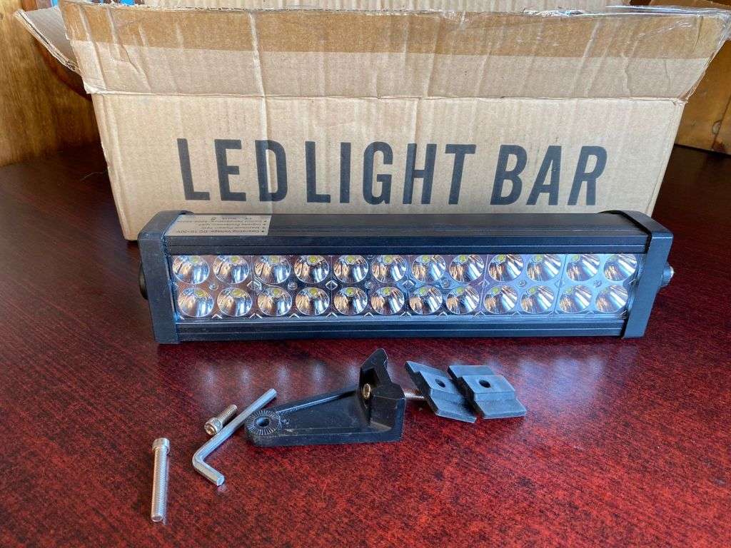 LED LIGHT BAR 33CM ORIGINAL PACKAGING-ONE BRACKET ONLY