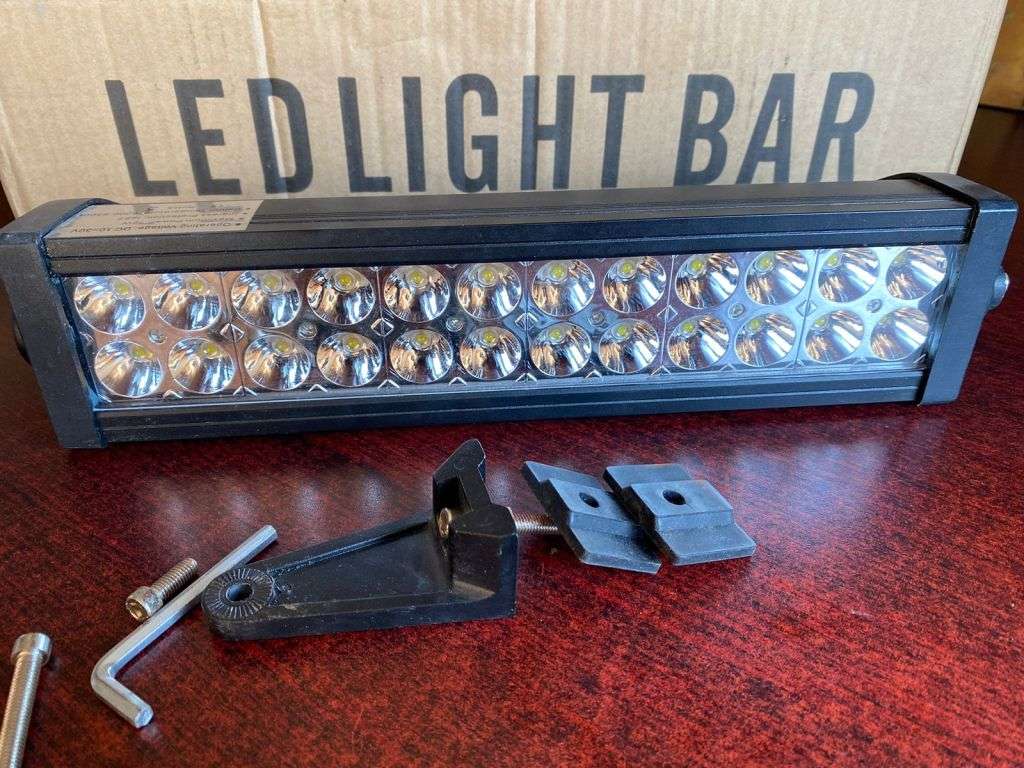 LED LIGHT BAR 33CM ORIGINAL PACKAGING-ONE BRACKET ONLY