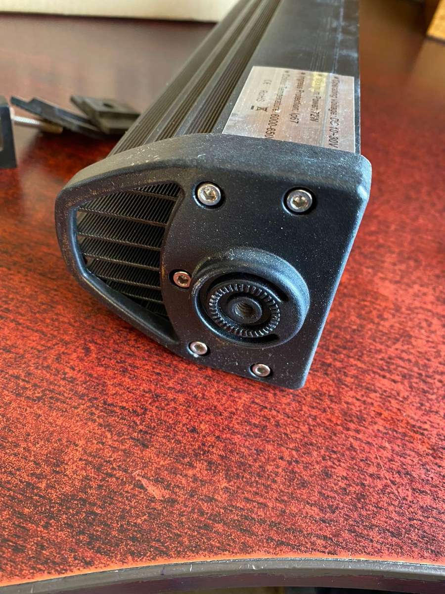 LED LIGHT BAR 33CM ORIGINAL PACKAGING-ONE BRACKET ONLY