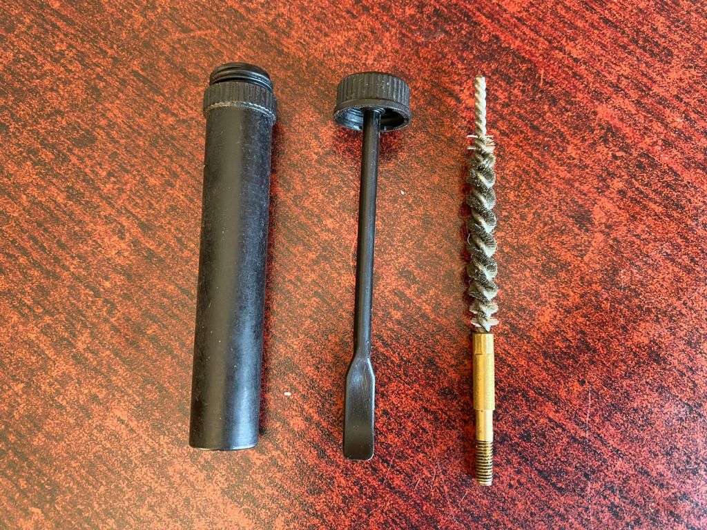 R1 OIL BOTTLE AND CLEANING BUSH