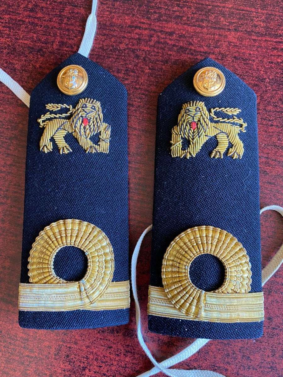 SA NAVY ENSIGNS HARD SHOULDER STRAPS-BULLION WIRE LIONS AND GOLD LACE