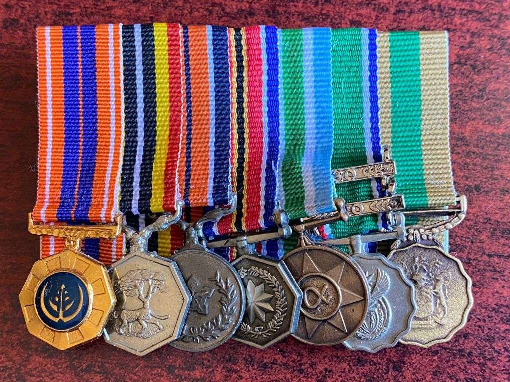 MOUNTED MINIATURE MEDAL GROUP