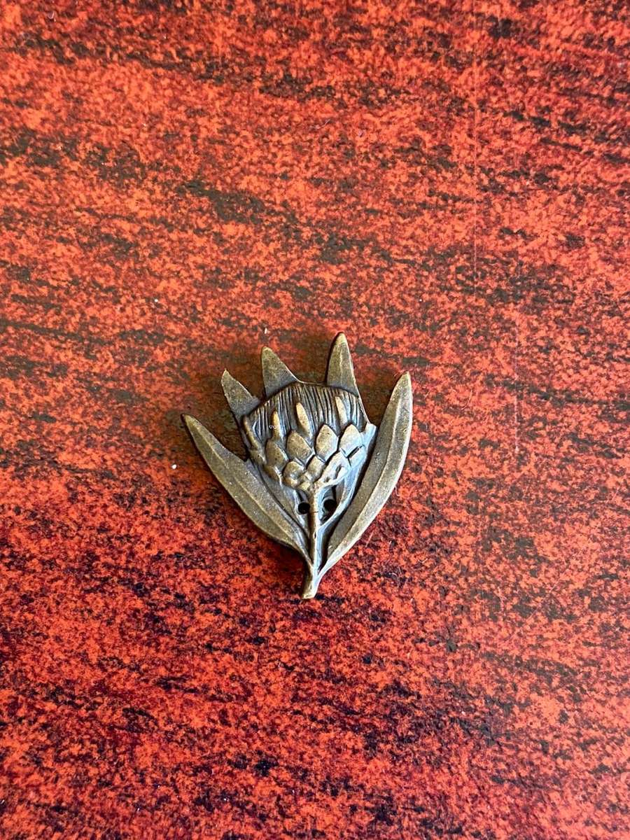 PROTEA EMBLEM FOR THE AFRICA SERVICE MEDAL-FULL SIZE,ALSO FOR THE SA MEDAL FOR WAR SERVICE