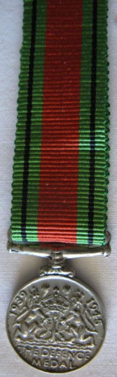 WW2 DEFENCE MEDAL - MINIATURE.  ORIGINAL PERIOD ITEM