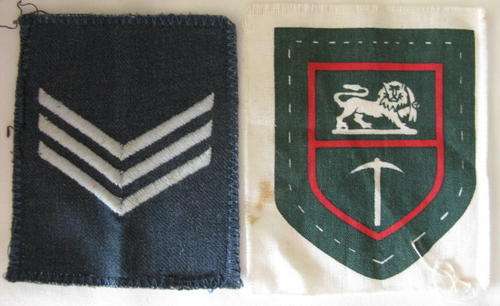 RHODESIAN AIRFORCE EMBROIDERED RANK BADGE SOLD WITH PRINTED RHODESIAN ARMY FLASH.