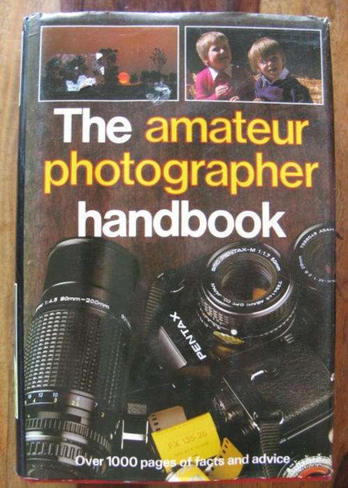 THE AMATEUR PHOTOGRAPHER HANDBOOK - OVER 1000 PAGES OF FACTS AND ADVICE- 1ST EDITION BY NEWNES BOOKS