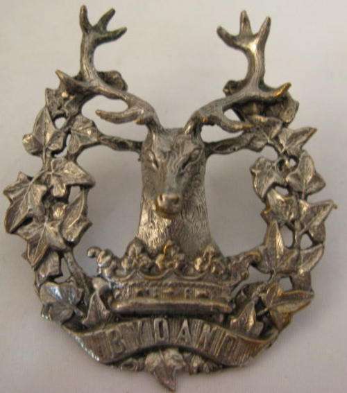 GORDON HIGHLANDERS WHITE METAL CAP BADGE - 2 LUGS - ORIGINAL.