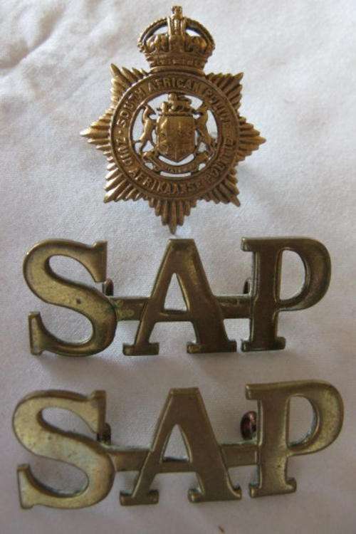 SA POLICE GILT OFFICERS CAP BADGE Z TYPE (VOIDED) WORN 1913-1926