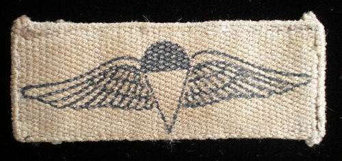 SA ARMY PARA QUALIFICATION BADGE (WORK DRESS) BLACK SILKSCREENED ON NUTRIA,WITH NO SHROUD LINES