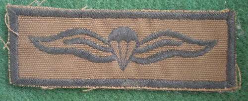 SA ARMY PARA QUALIFICATION BADGE BLACK EMBROIDERED ON NUTRIA