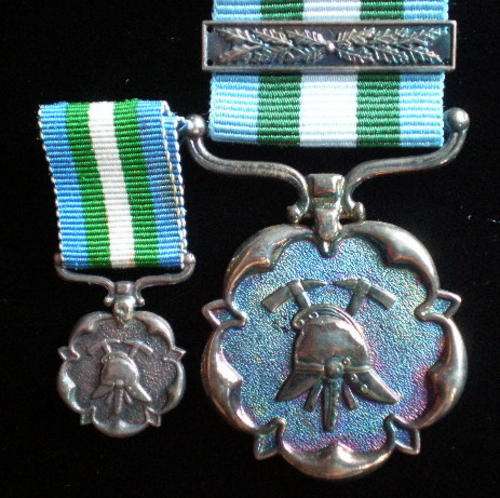 RHODESIA FIRE BRIGADE LONG SERVICE & GOOD CONDUCT MEDAL-FULL SIZE +MINIATURE-AUTHENTIC MEDAL FROM A