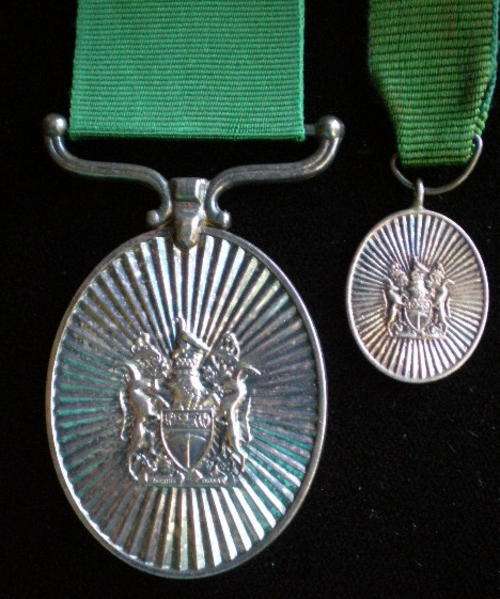 RHODESIA PRESIDENTS MEDAL FOR CHIEFS-FULL SIZE+MINIATURE-AUTHENTIC MEDAL FROM A COLLECTORS SET
