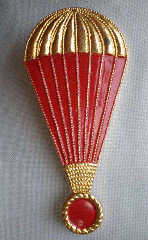 ITALIAN POST WW2 INSTRUCTORS PARA BADGE-ENAMEL-STICK PIN INTACT