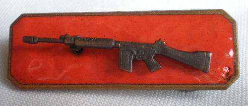 SA ARMY MARKSMAN QUALIFICATION BADGE-BRONZE RIFLE ON ENAMEL BACKING-2 PIECE-2 PINS