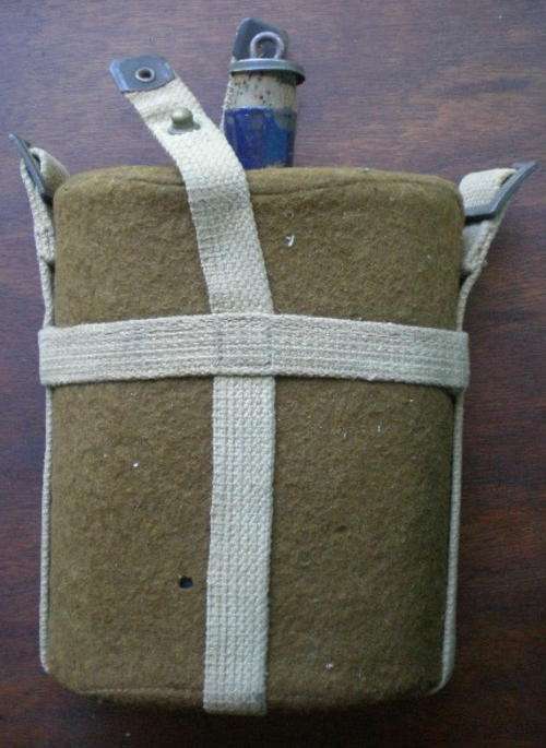 WW2 BRITISH ENAMEL WATER BOTTLE WITH FELT COVER & WEBBING CARRIER