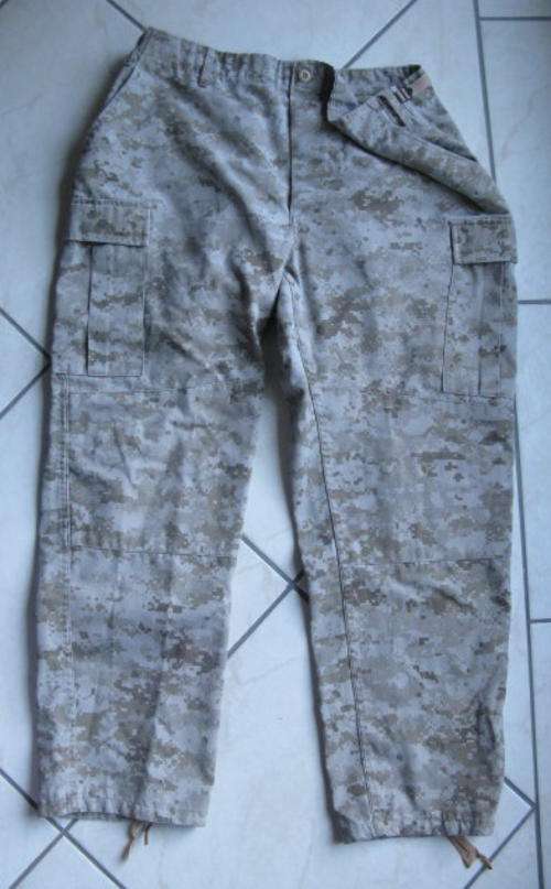 DIGITAL CAMO PATTERN TROUSERS SIZE 36 PIPE LENGTH 76 CM-GOOD CONDITION WITHOUT DAMAGE